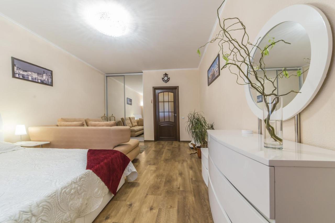 Apartamento 1 Поверх Ж К Паркові Озера Метро Дарниця Kiev Exterior foto
