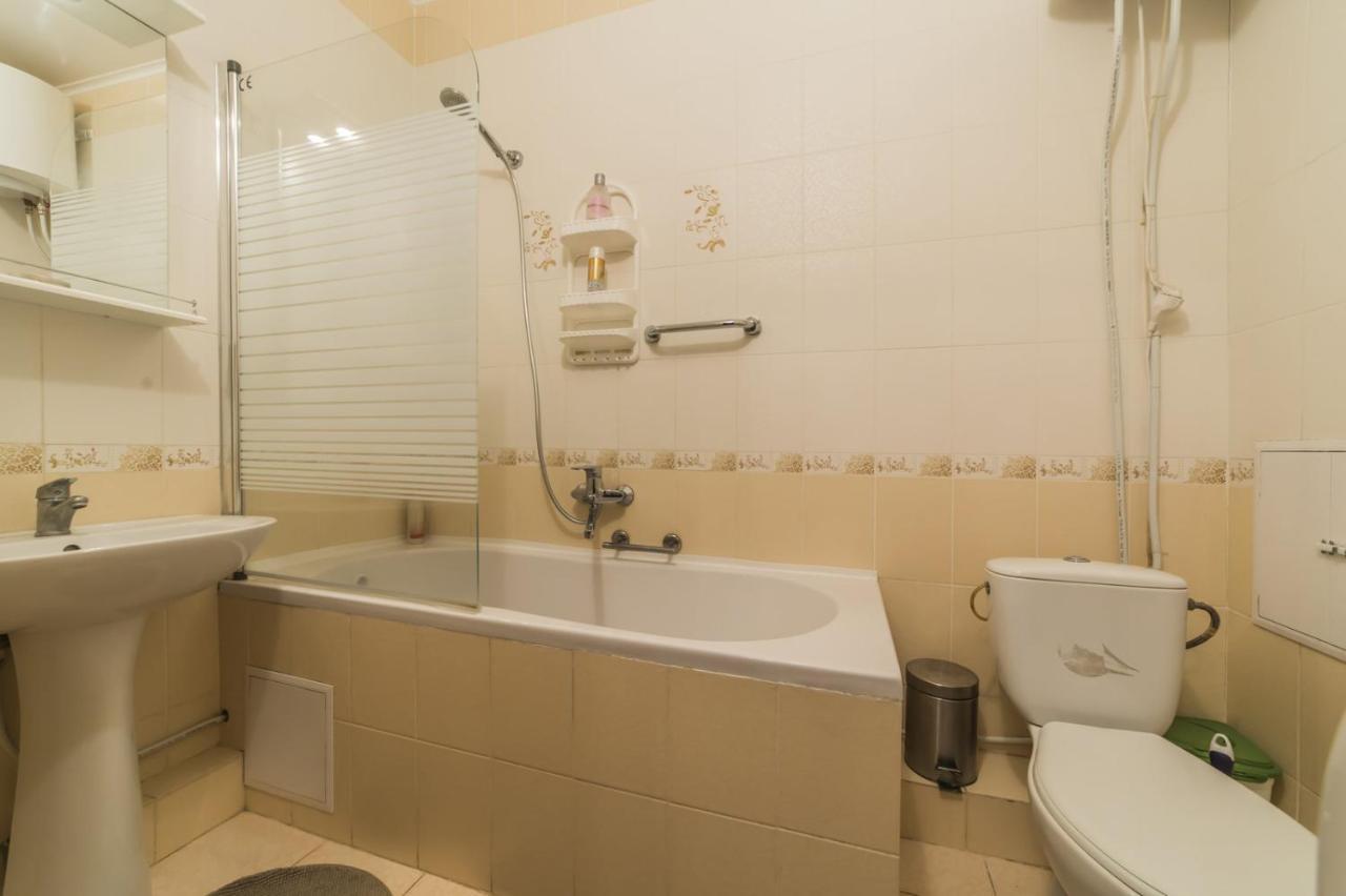 Apartamento 1 Поверх Ж К Паркові Озера Метро Дарниця Kiev Exterior foto