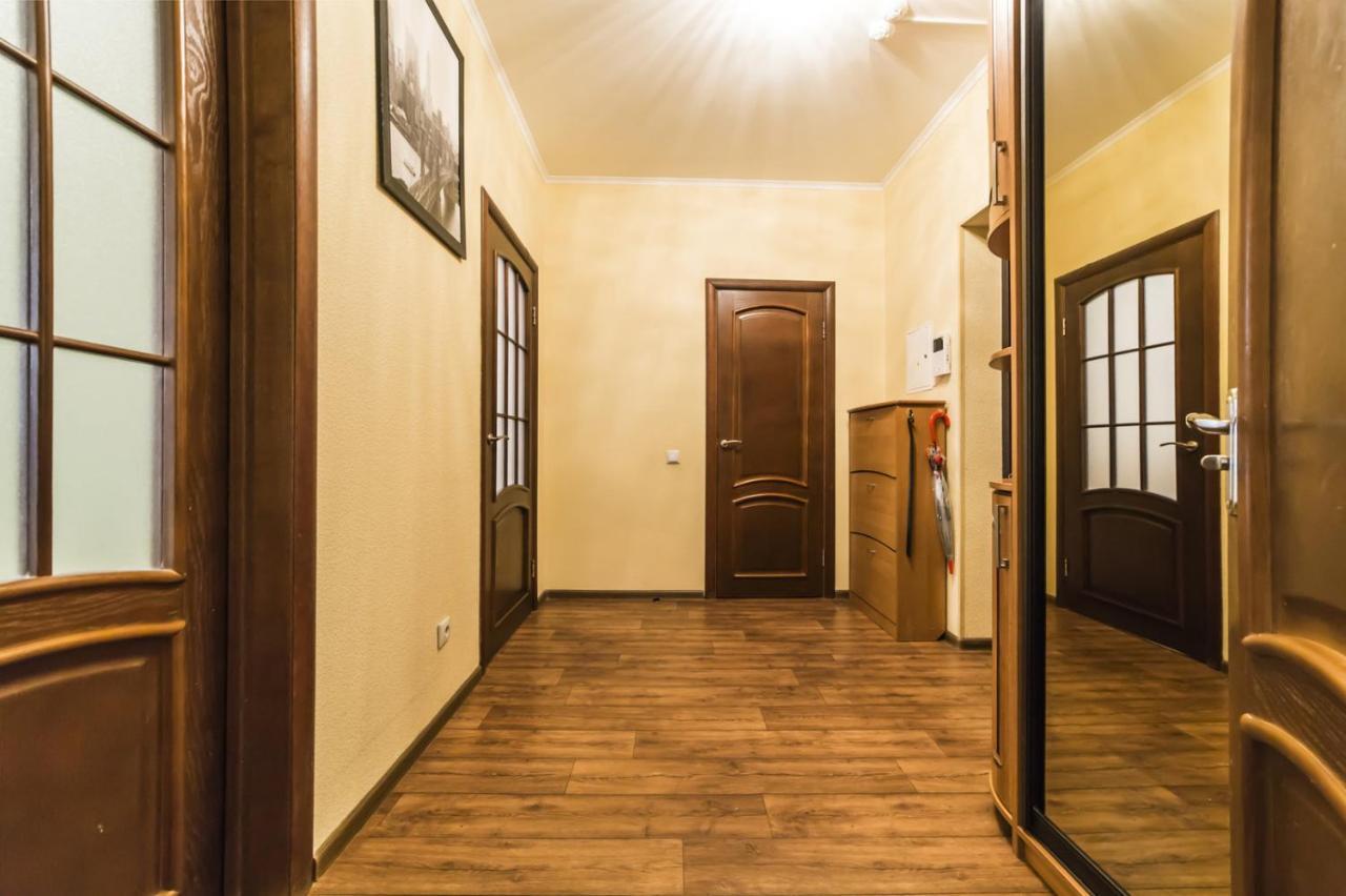 Apartamento 1 Поверх Ж К Паркові Озера Метро Дарниця Kiev Exterior foto
